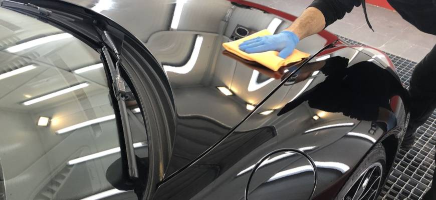 Полировка автомобиля и полировка стекол на фарах автомобиля Полировка автомобиля и полировка стекол на фарах автомобиля